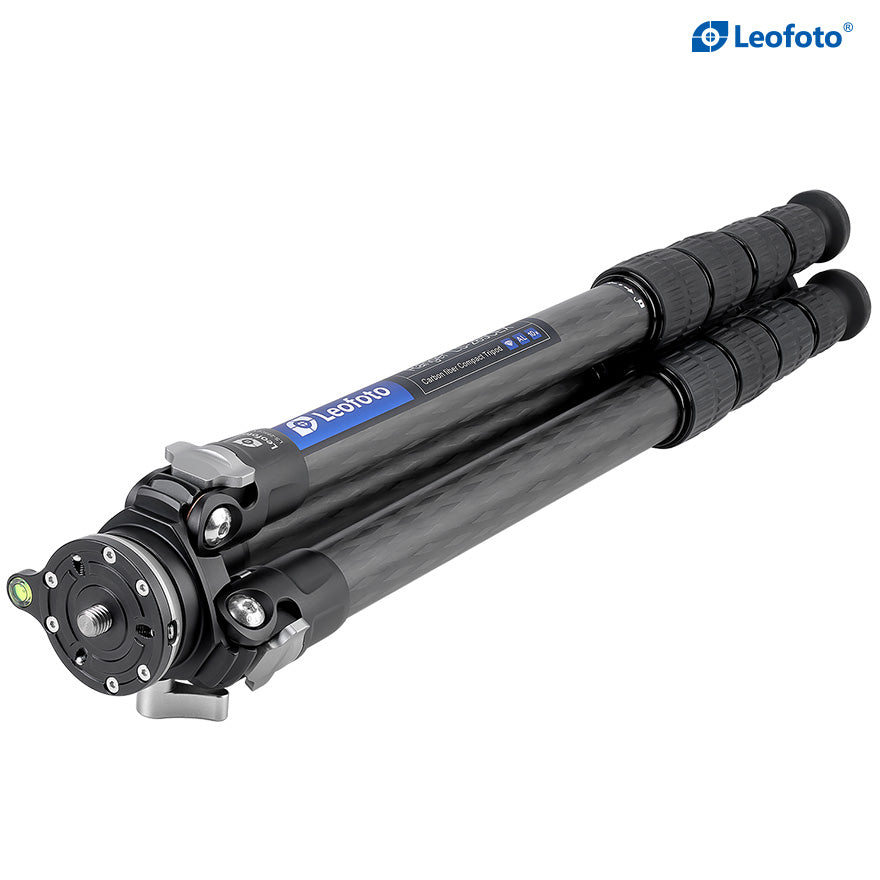 Leofoto LS-255CEX Tripod – Lightweight Carbon Hunting Tripod with integrated leveling base.