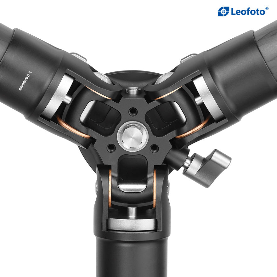 Close-up of Leofoto LS-255CEX tripod's integrated leveling base for stability and precision.