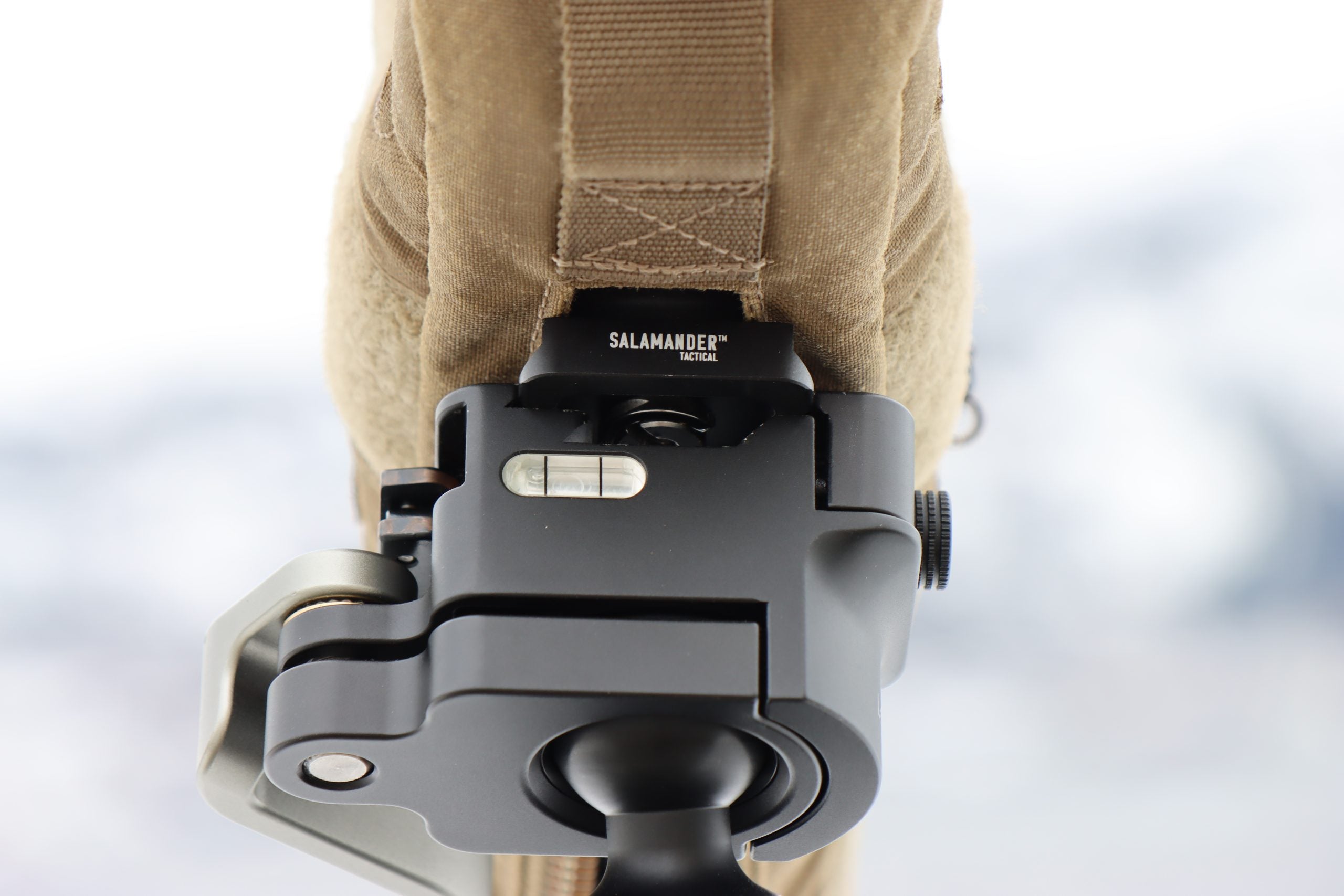 Arcaplate with anti rotation pin for spotting scope