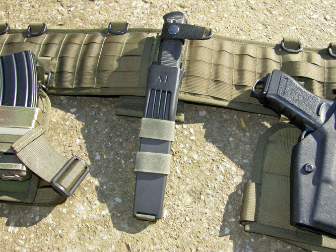 Чохол для ножа утримує осінній ніж